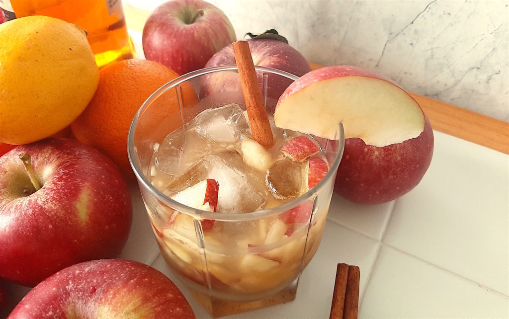 Apple Bourbon Smash, Apples, Bourbon, Cinnamon, Maple Syrup, Lemon Juice, Orange Juice, Apple Cider, Fall Cocktail